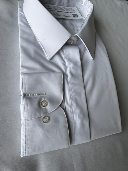 Camisa femenina  manga larga blanca con porta palas y tapa botones en todas las tallas