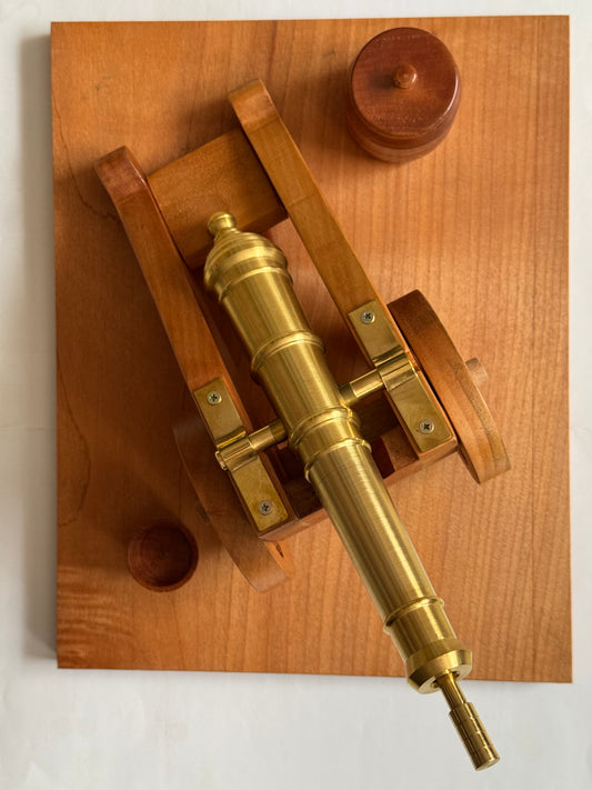 Cañón de bronce para disparar salva .35