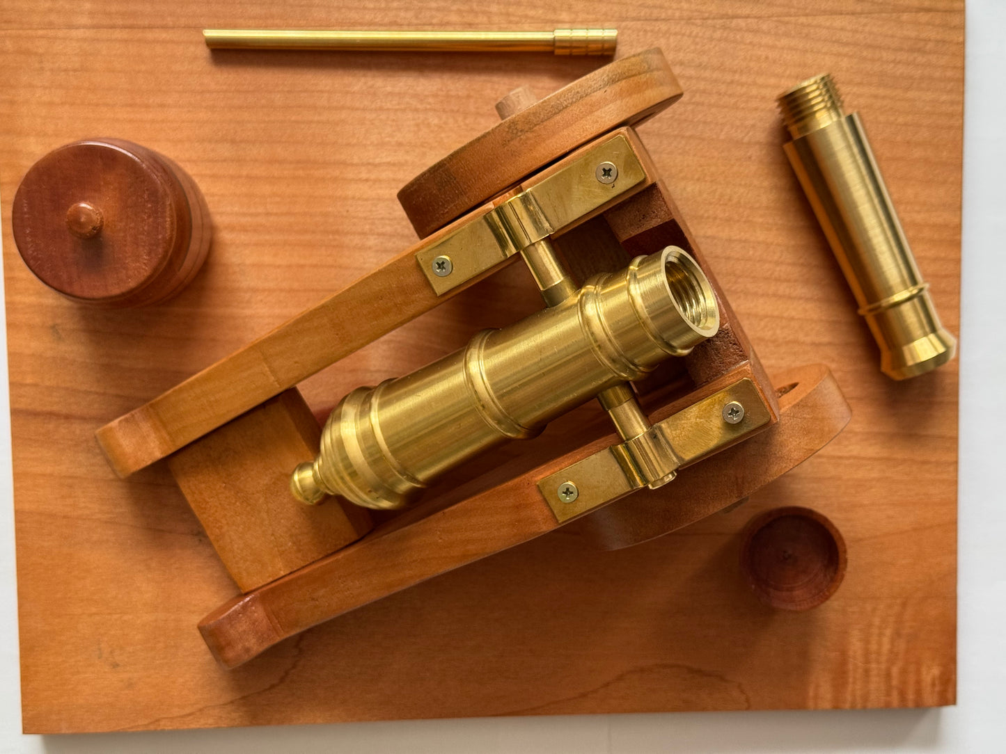 Cañón de bronce para disparar salva .35