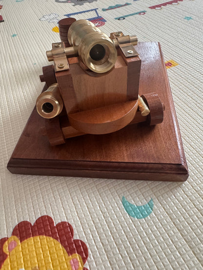 Cañón de bronce para disparar salva .35