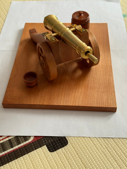 Cañón de bronce para disparar salva .35