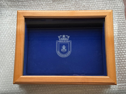 Caja de madera para 12 condecoraciones y sus cintas