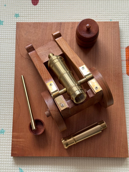 Cañón de bronce para disparar salva .35