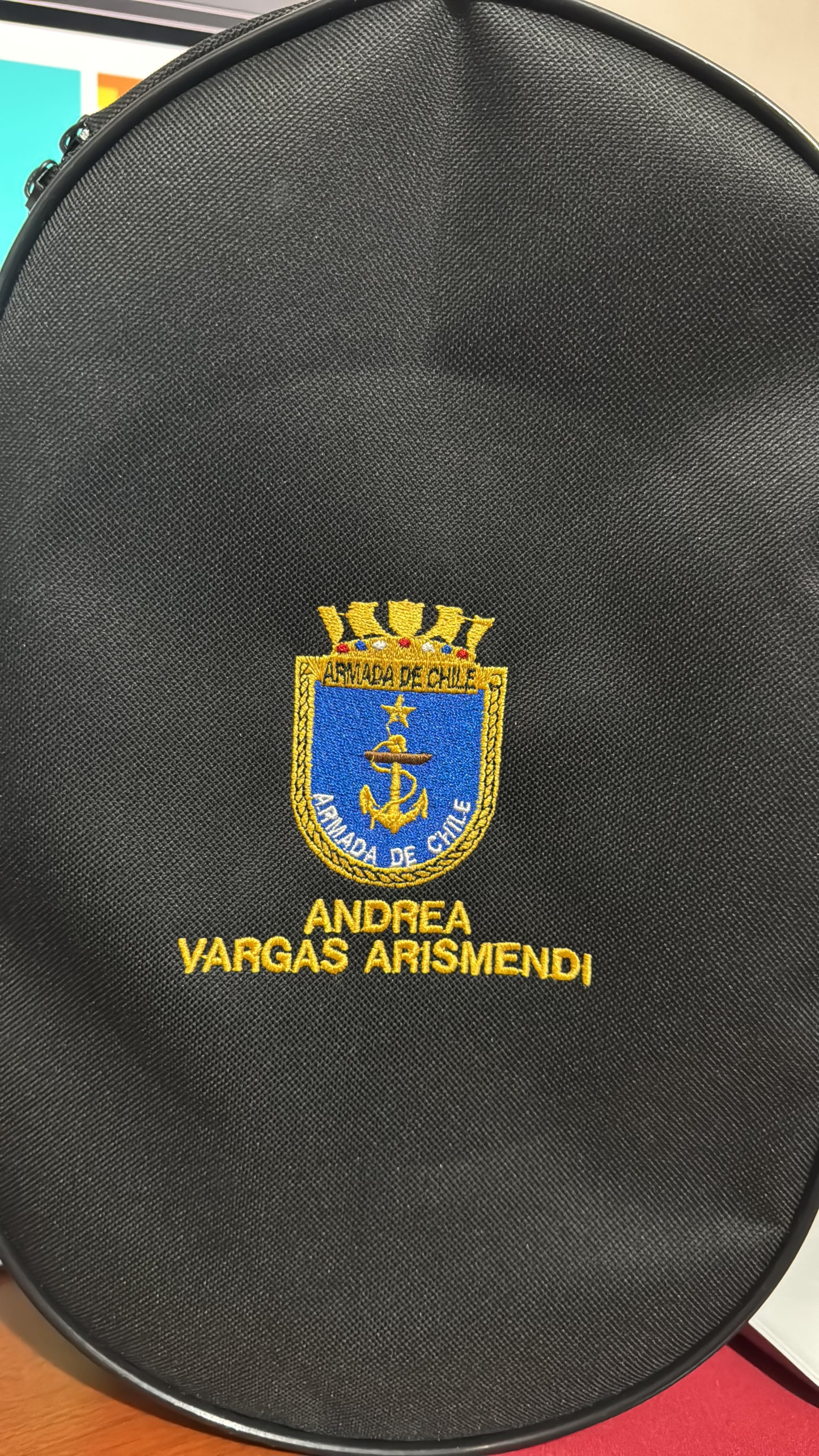 Porta gorras femenino con nombre bordado