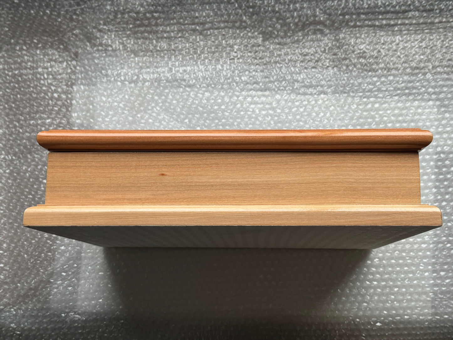 Caja de madera para 12 condecoraciones y sus cintas